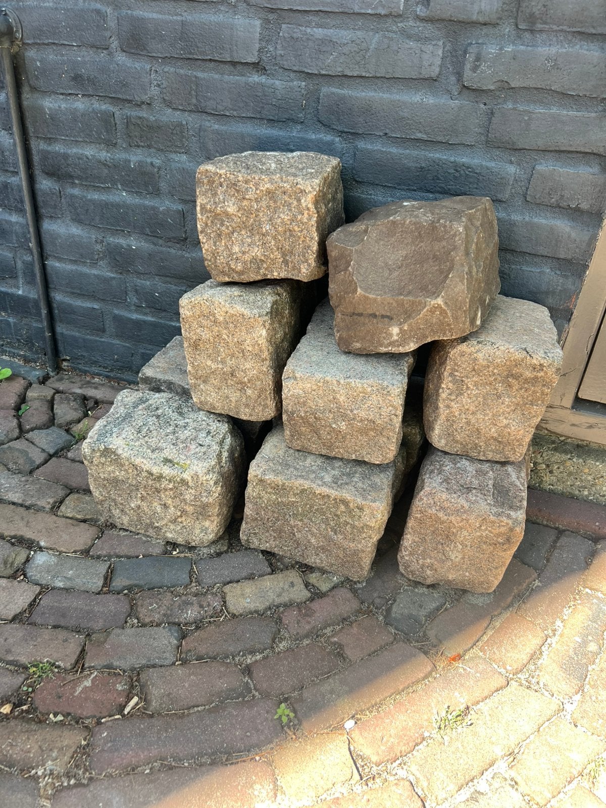 Circa 55 natuursteen kinderkoppen middelgroot formaat, Ophalen, Overige materialen, Gebruikt, Bruin