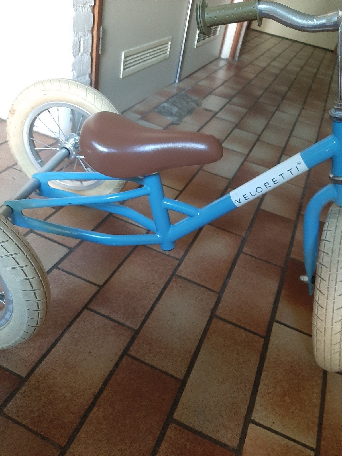 Veloretti loopfiets met zijwieltjes en mandjes, Ophalen, Zijwieltjes, Gebruikt, Veloretti