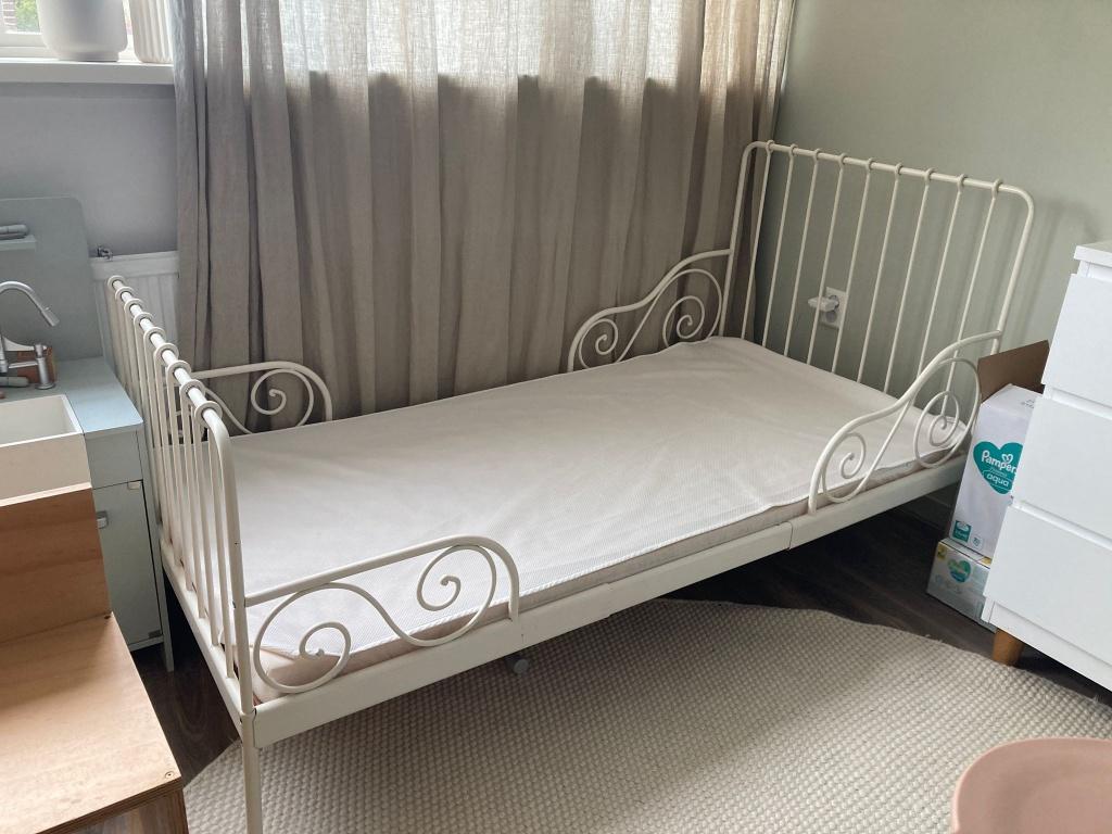 IKEA minnen bed + meegroeimatras + lenast matrasbeschermer, Kinderen en Baby's, Kinderkamer | Bedden, Gebruikt, 70 tot 85 cm, 160 tot 180 cm