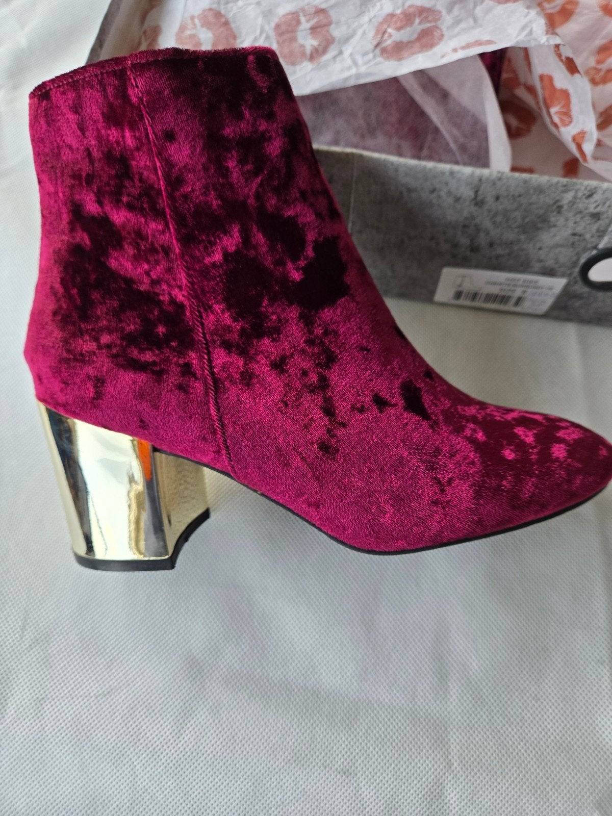 Hot Kiss Burgundy Velvet Enkellaarsjes - Maat 8, Kleding | Dames, Lage of Enkellaarzen, Nieuw, Ophalen of Verzenden, Hot Kiss
