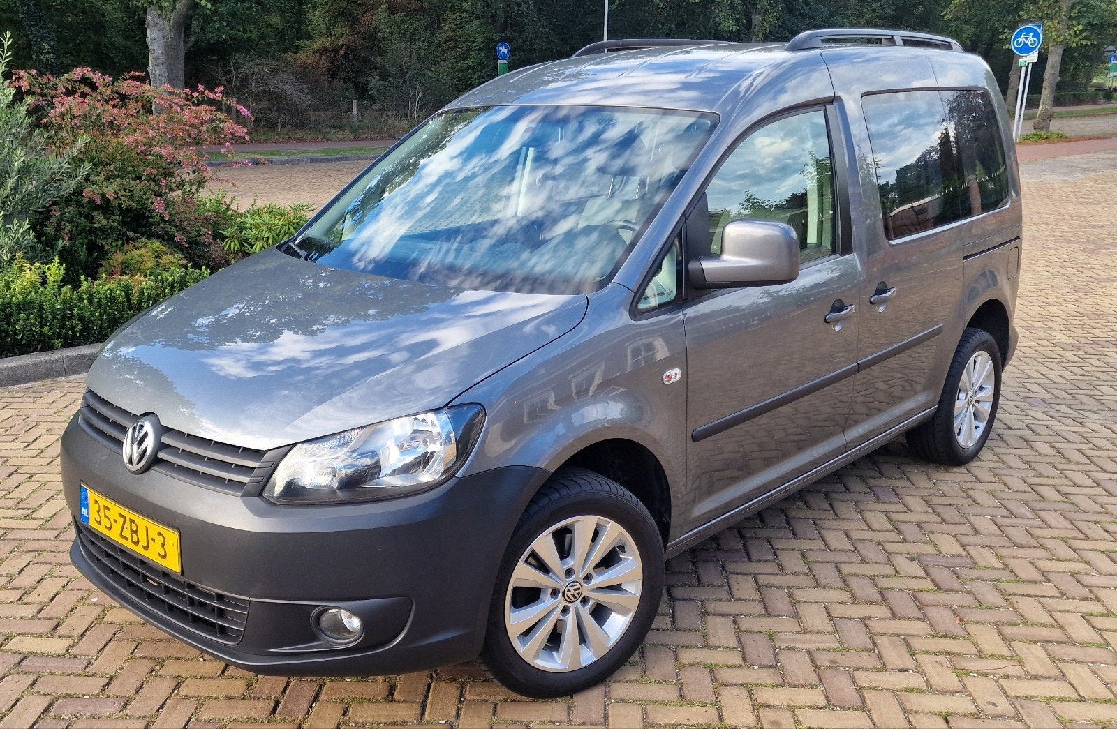 Volkswagen Caddy 1.2 TSI 77kW Combi 2012 Grijs Metallic, Euro 5, Stof, 4 cilinders, Origineel Nederlands