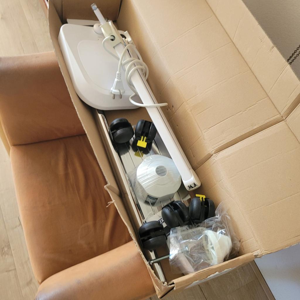 Nieuwe Loeplamp met standaard en wielen - In doos, Ophalen, Nieuw, Loeplamp