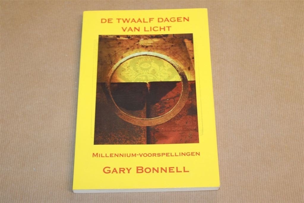 De Twaalf Dagen van Licht — Millennium Voorspellingen 2000, Boeken, Esoterie en Spiritualiteit, Ophalen of Verzenden, Zo goed als nieuw