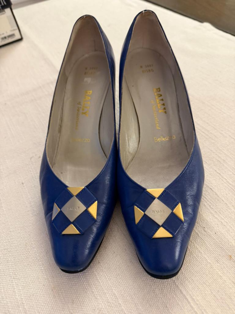 Bally Bellezza Blauwe Leren Pumps met Gouden Detail, Ophalen of Verzenden, Zo goed als nieuw, Blauw, Pumps