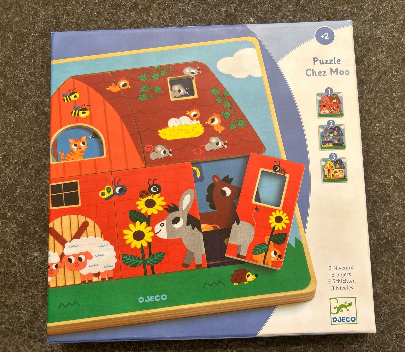 Djeco Houten Boerderij Puzzel - Chez Moo, Kinderen en Baby's, Speelgoed | Kinderpuzzels, Zo goed als nieuw, 2 tot 4 jaar, Minder dan 10 stukjes