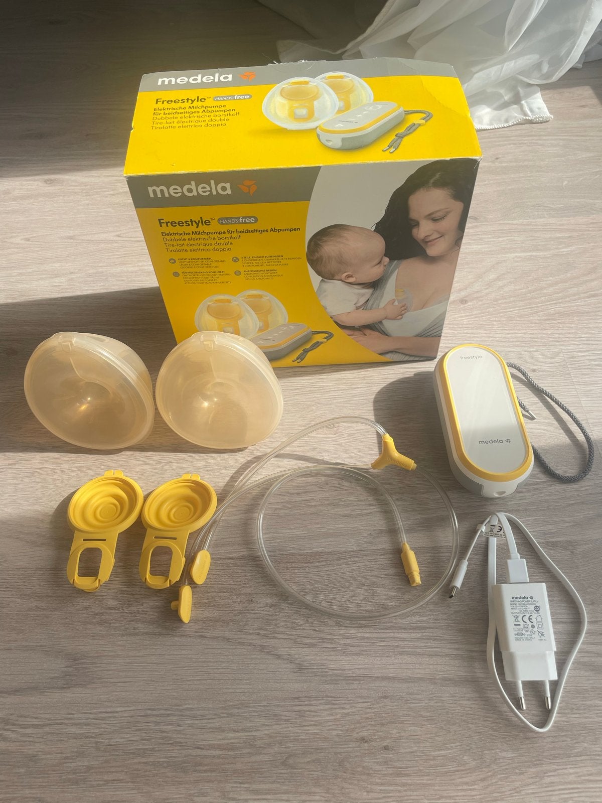 Medela Freestyle Hands-free dubbele elektrische borstkolf, Ophalen of Verzenden, Gebruikt
