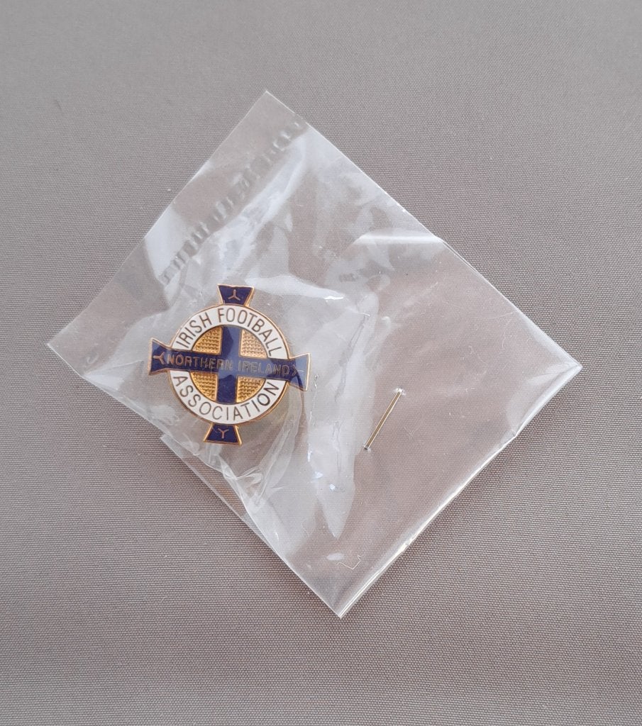 pin voetbal Noord-Ierland, Ophalen of Verzenden, Nieuw, Sport, Speldje of Pin