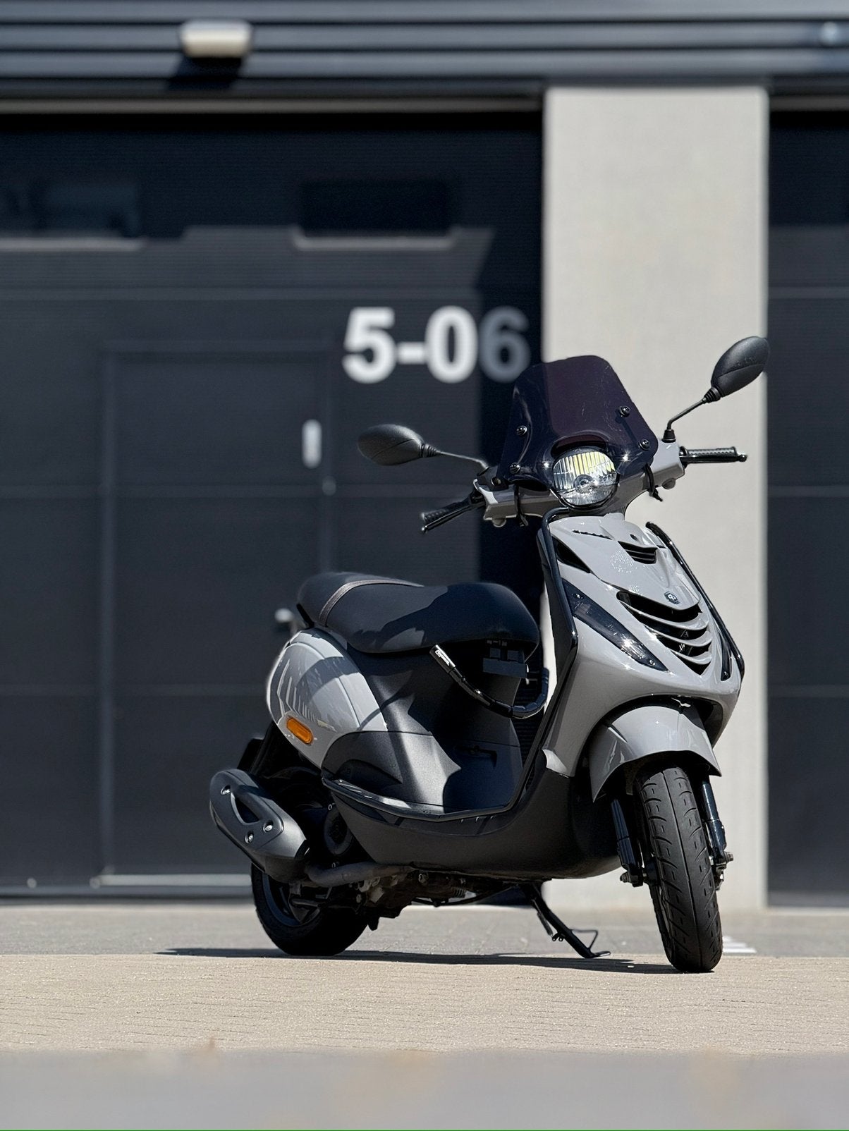 Piaggio Zip 2024 – Nardo Grey – Full Option – Nieuwstaat, Ophalen, Zo goed als nieuw, Benzine, Zip