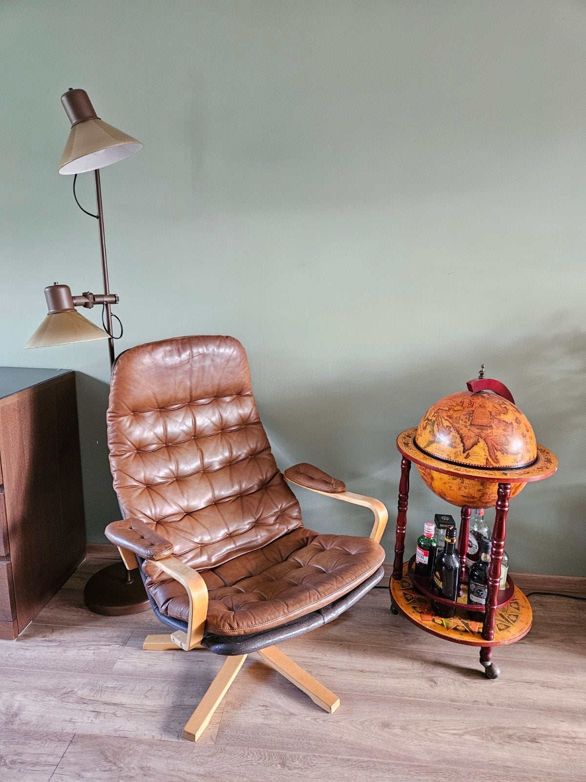 Vintage / retro relaxfauteuil, bruin leer. Sam Larsson, Dux, Ophalen, Gebruikt, Minder dan 75 cm, Leer
