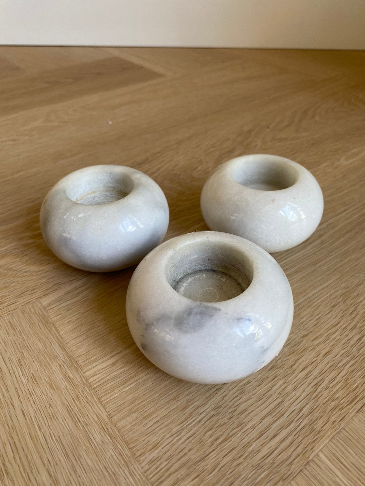 Drie marmeren theelichthouders, Ophalen of Verzenden, Zo goed als nieuw, Natuurlijk materiaal, Waxinelichthouder