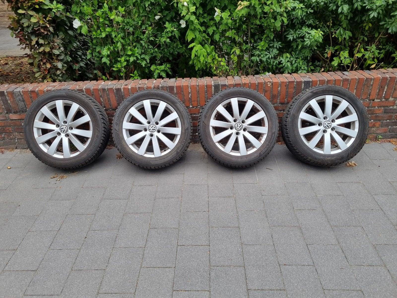 VW Winterbanden + velgen bijna nieuwe Hankook 215/55R17 98V, Auto-onderdelen, Banden en Velgen, Ophalen, Banden en Velgen, 17 inch