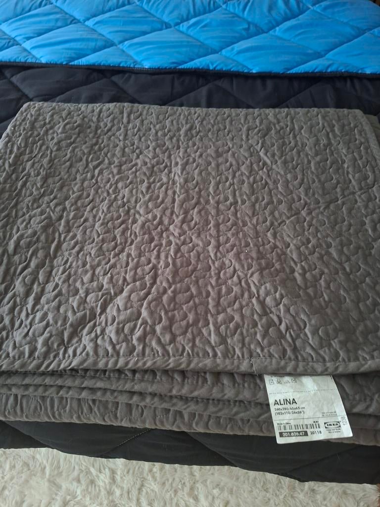 Te koop mooi dik degelijke sprei voor op 2 persoons bed, Huis en Inrichting, Slaapkamer | Beddengoed, Ophalen of Verzenden, Zo goed als nieuw