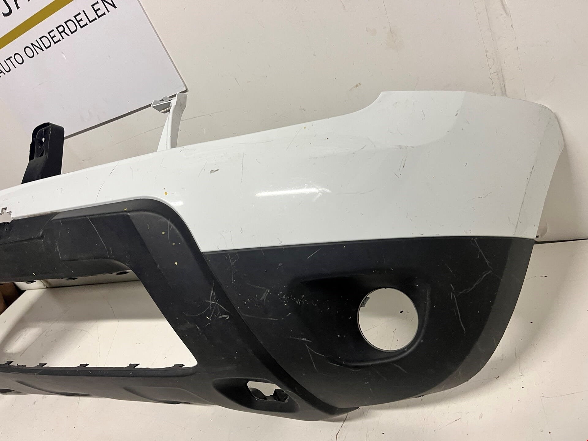 DACIA DUSTER VOORBUMPER BUMPER 620220025R 2010-2017, Dacia, Gebruikt, Voor, Automobile-Dacia SA