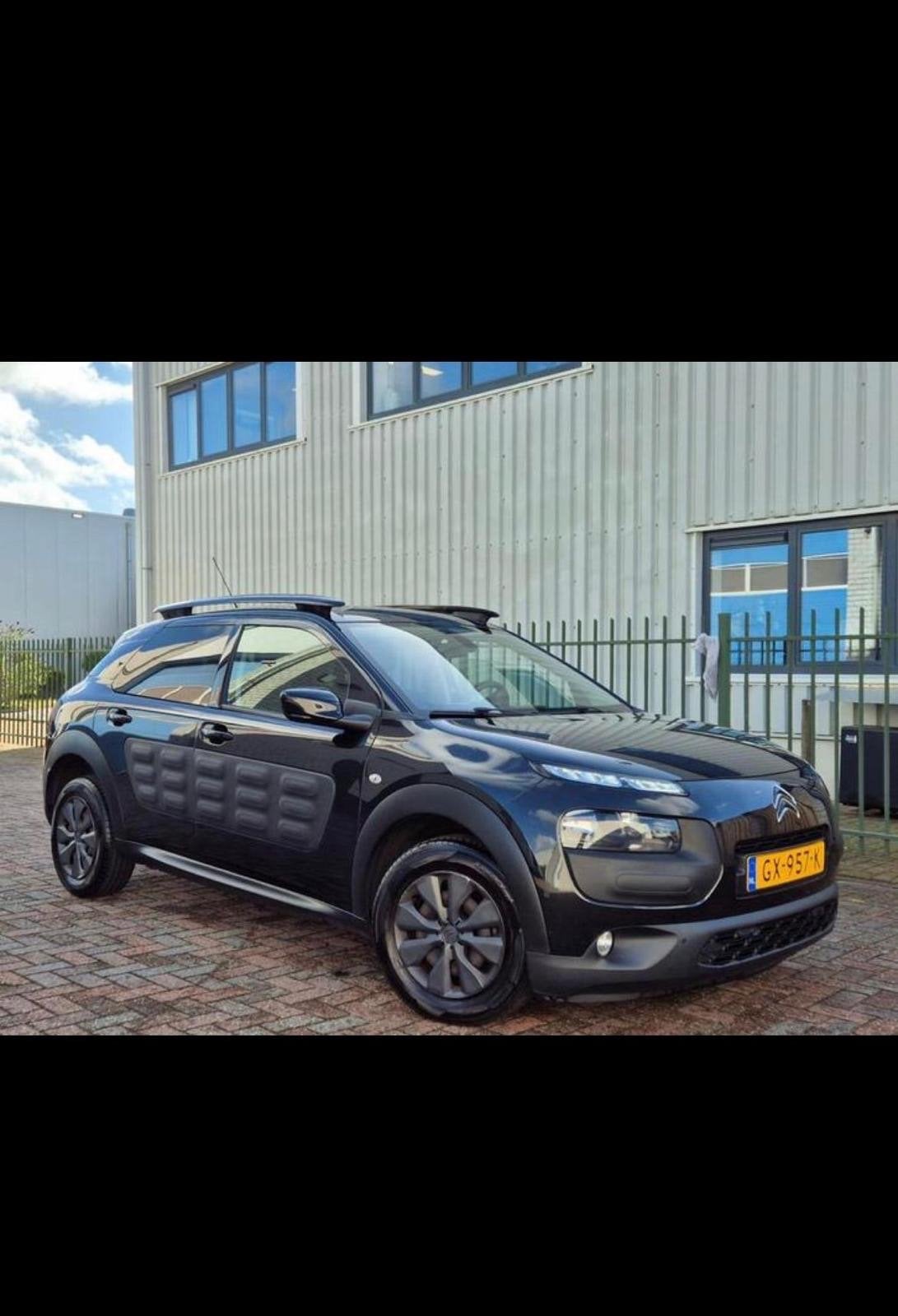 Citroën C4 Cactus 1.6 Blue HDI 100 Airdream 2015 Zwart, Auto's, Voorwielaandrijving, 96 €/maand, Zwart, Origineel Nederlands