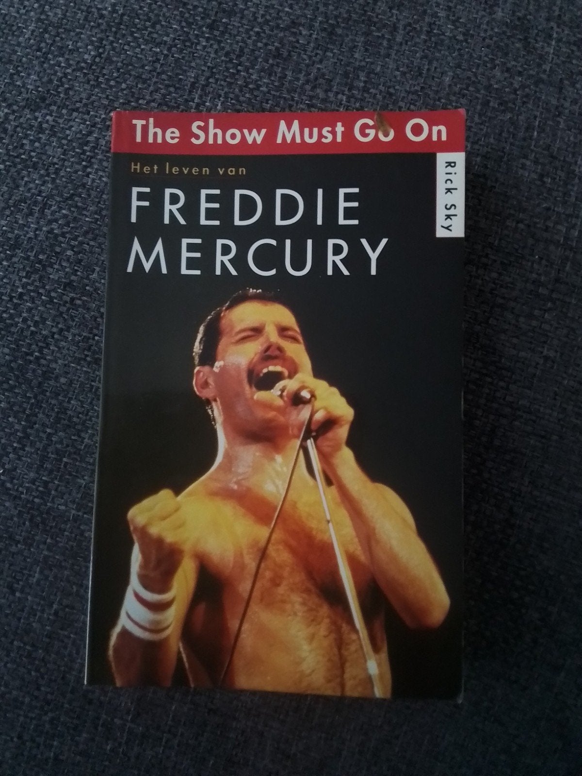 Freddy Mercury - The show must go on, Gelezen, Ophalen of Verzenden, Artiest, Rick Sky