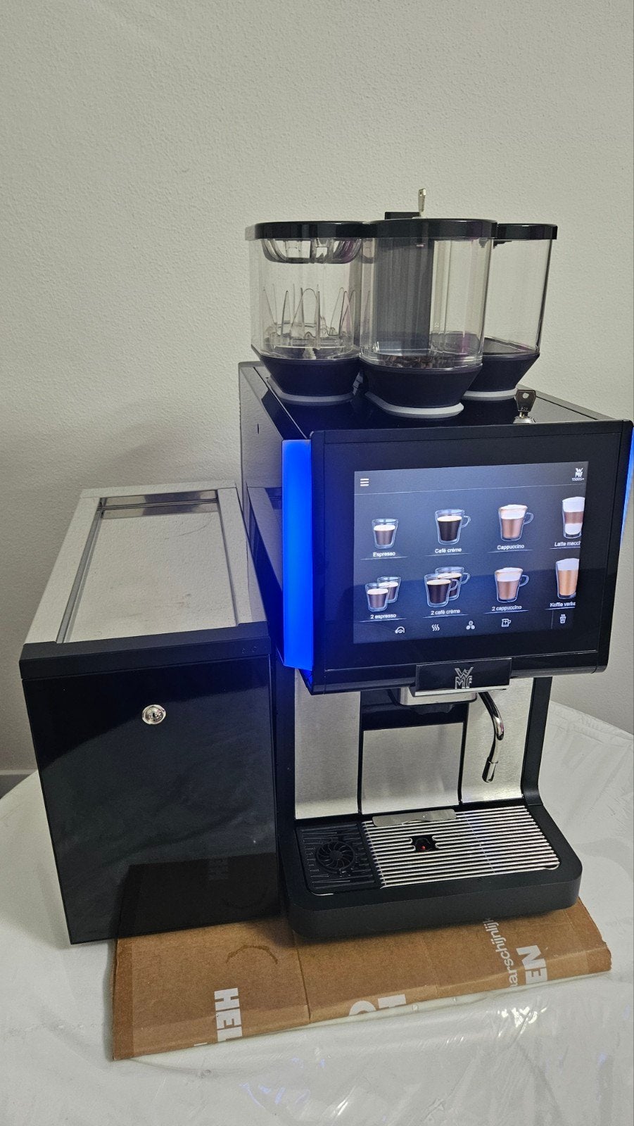 WMF 1500s plus. cacao, Verse Bonen en dynamic milk, Ophalen, 10 kopjes of meer, Koffiemachine, Koffiebonen