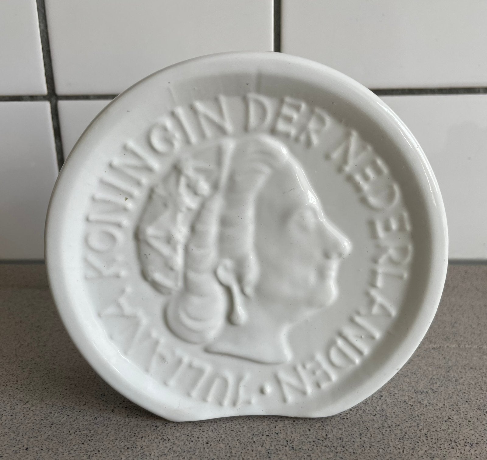 Koningin Juliana spaarpot keramiek dubbeltje 10 cent, Verzamelen, Ophalen of Verzenden, Steen, Aardewerk of Keramiek
