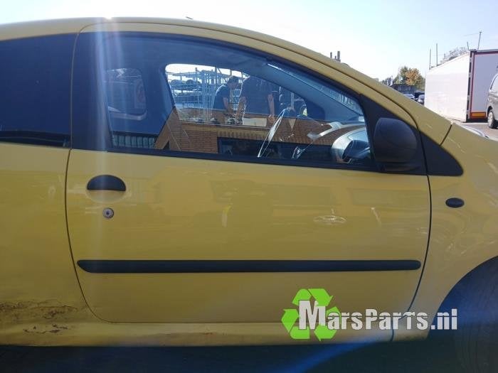 Portier 2Deurs rechts van een Peugeot 107