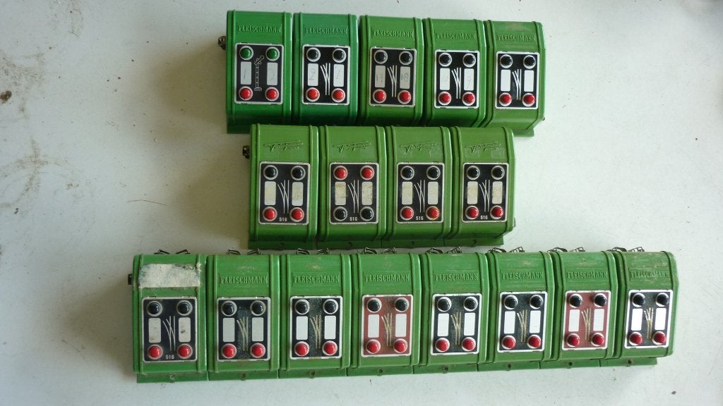 17 Fleischmann schakelaars B-keus, Gebruikt, Overige typen, Ophalen of Verzenden, Analoog