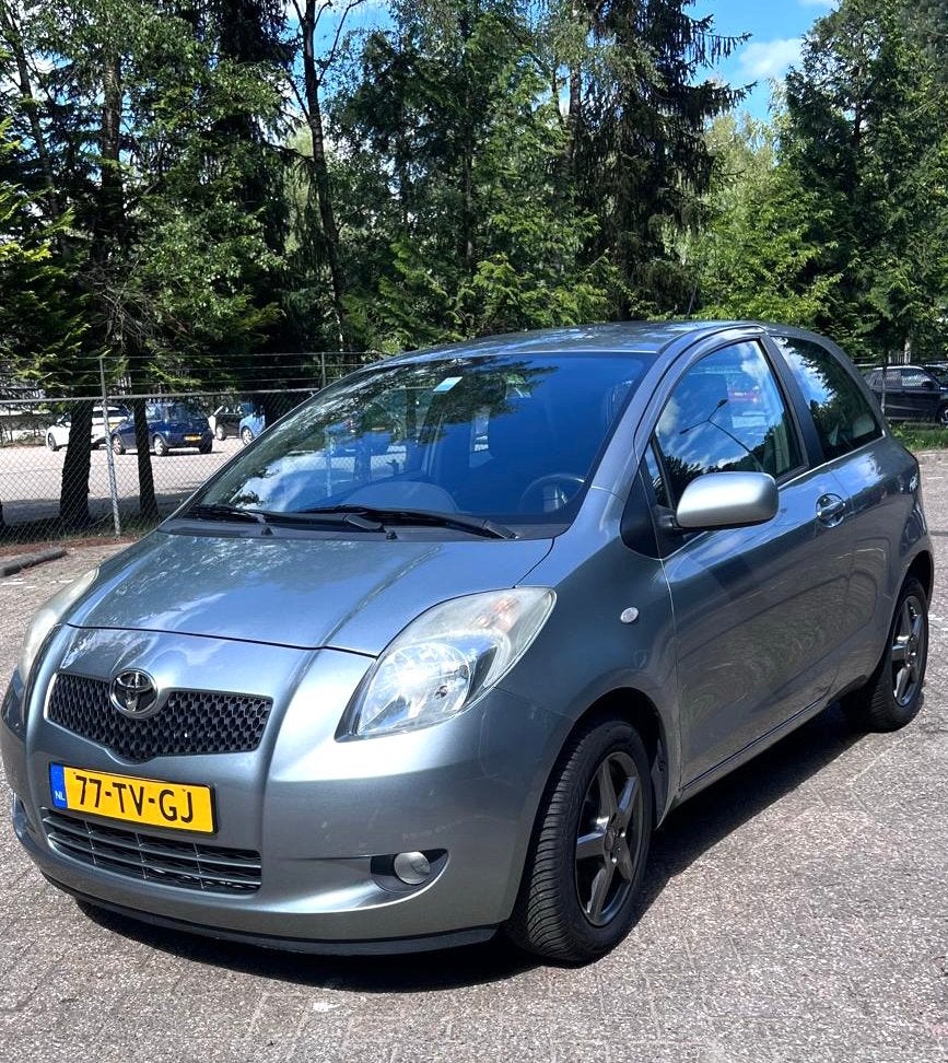Yaris 1.3 VVT-i Automaat 2007 167.940 km APK juni 2027, Auto's, Toyota, Stof, 4 cilinders, Voorwielaandrijving, Elektrische ramen