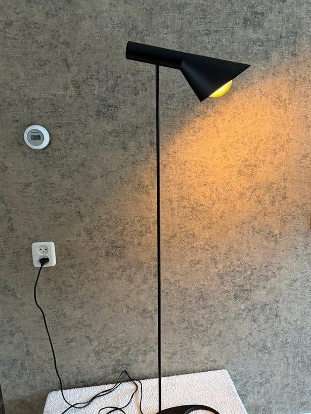 STAANDE LAMP VAN ARNE JACOBSEN VOOR LOUIS POULSEN, Ophalen of Verzenden, Zo goed als nieuw, Metaal, 100 tot 150 cm