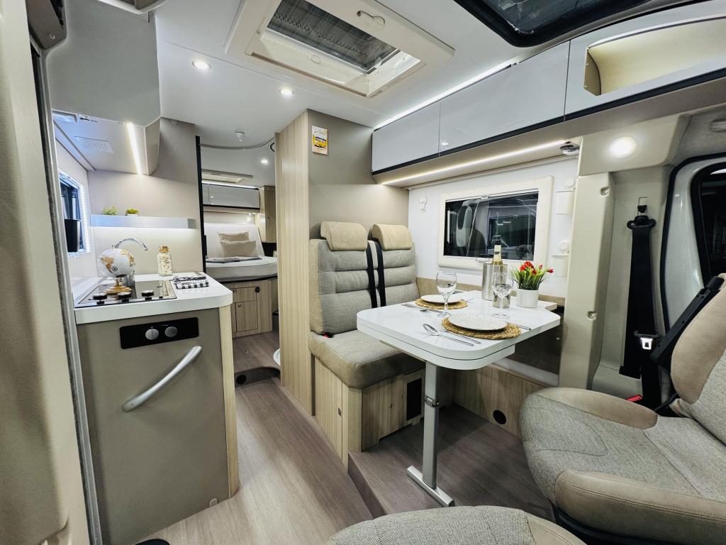Adria Compact PLUS SC Automaat Queensbed 2021, Caravans en Kamperen, Campers, Automaat, Fiat, Bedrijf, Diesel