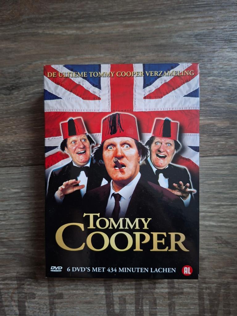 Tommy Cooper 6 DVD box, zgan., Alle leeftijden, Ophalen of Verzenden, Zo goed als nieuw, Actiekomedie