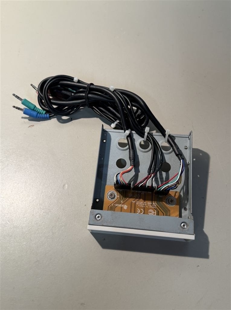 FireWire USB-hoofdtelefoonaudio 3,5-inch floppy bay beige vo, Ophalen of Verzenden, Zo goed als nieuw