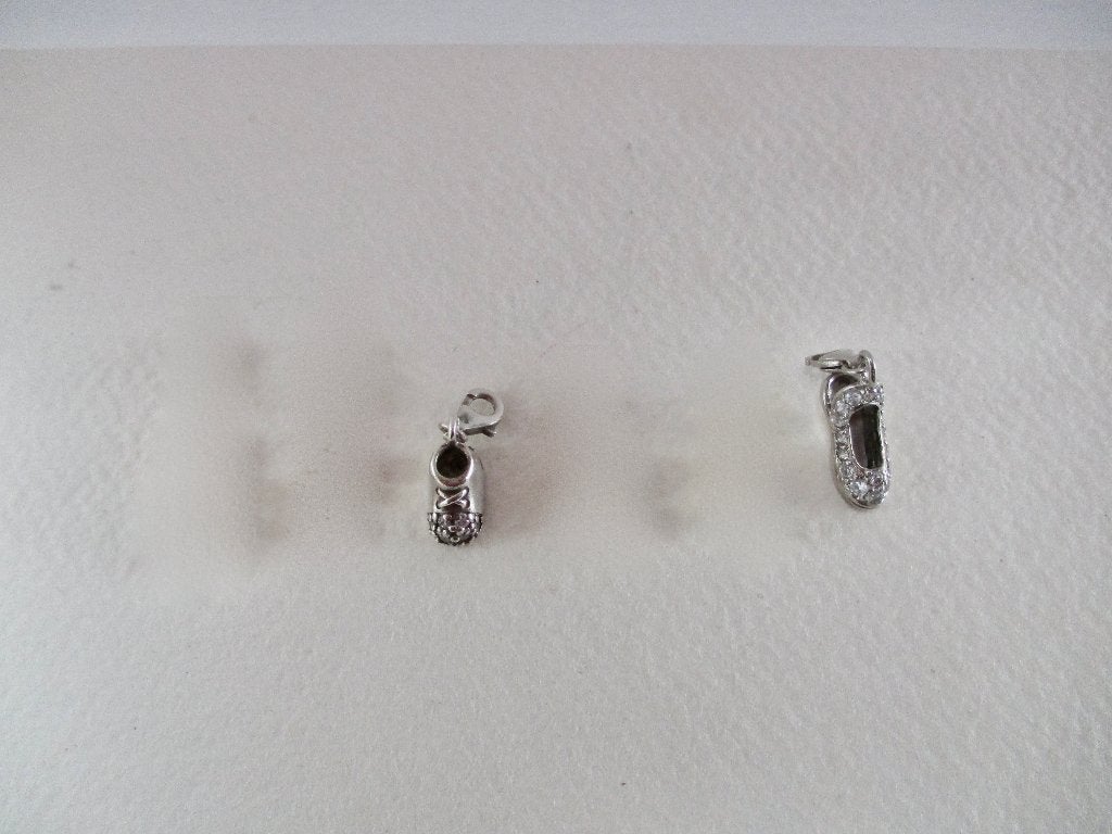 2 Zilveren bedels/ charms met zirkonia's p.p.st. 925 zilver, Overige merken, Verzenden, Zo goed als nieuw, 2 of 3 bedels