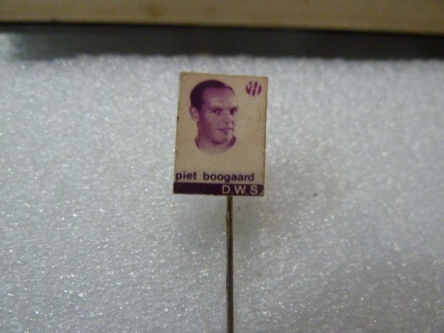 Vintage Speldje Piet Boogaard DWS Voetbal, Ophalen of Verzenden, Gebruikt, Sport, Speldje of Pin