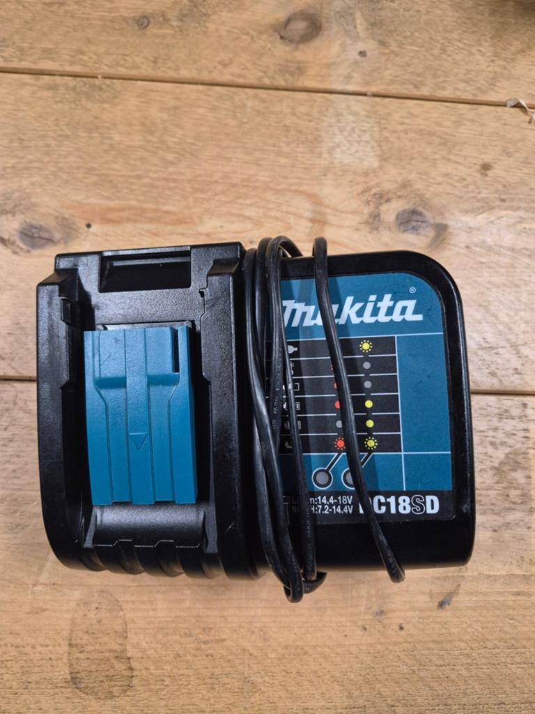 Makita DC18SD oplader, Ophalen of Verzenden, Zo goed als nieuw