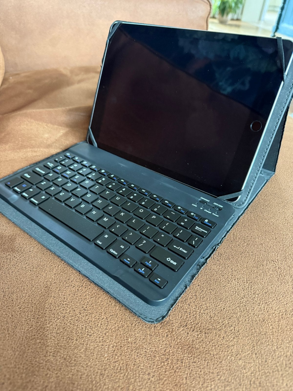 iPad 5e generatie 32 GB – inclusief hoes & toetsenbord, Computers en Software, Apple iPads, Gebruikt, 32 GB, Apple iPad, Grijs