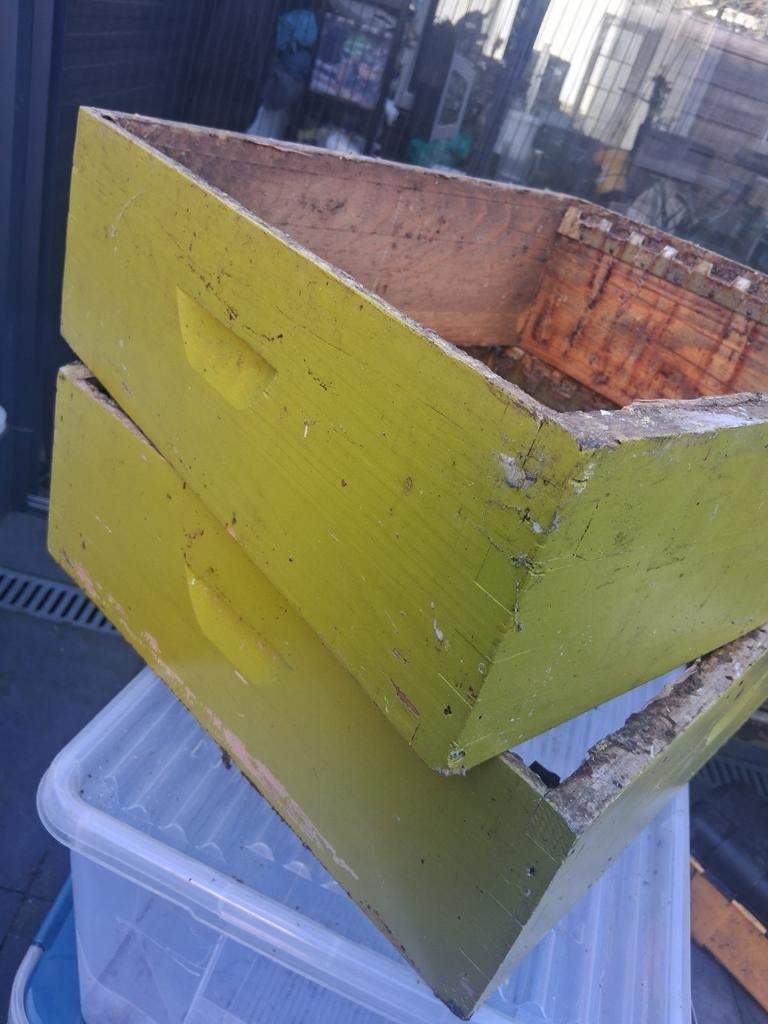 Dadant us honingbak te koop, Bijen