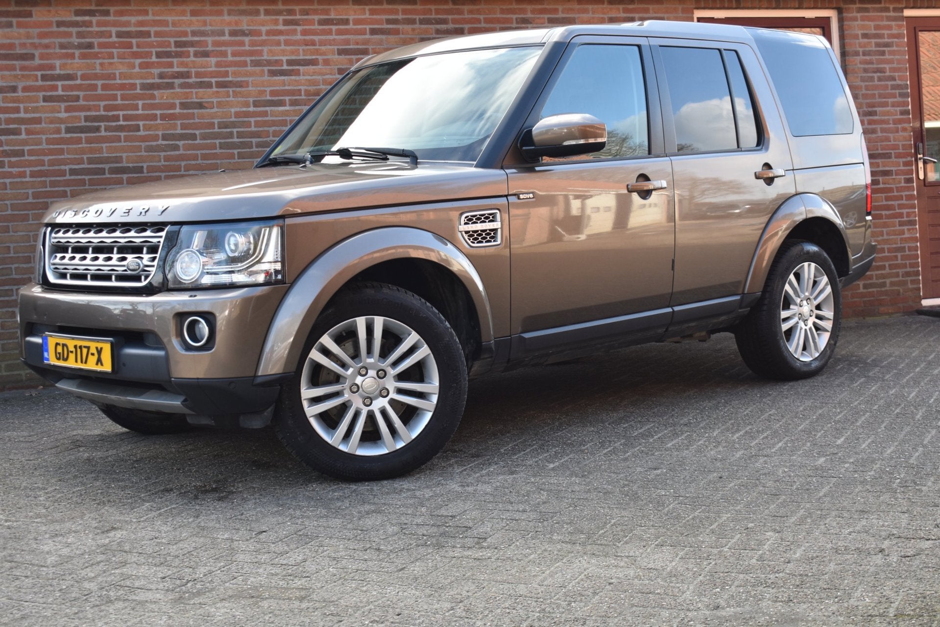 Land Rover Discovery 3.0 SDV6 HSE '14 MOTOR SCHADE 7 Persoon, Automaat, Land Rover, 2993 cc, Bruin