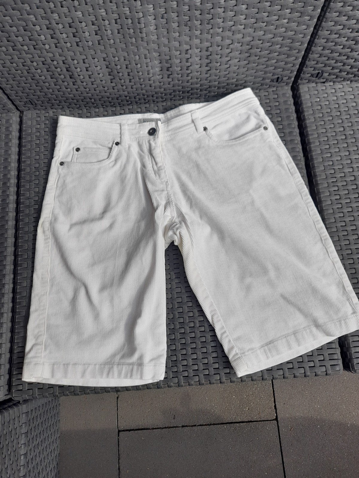 Z.g.a.n. korte ecru ribcord broek van Clockhouse maat 38, Kleding | Dames, Maat 38/40 (M), Beige, Ophalen of Verzenden, Zo goed als nieuw