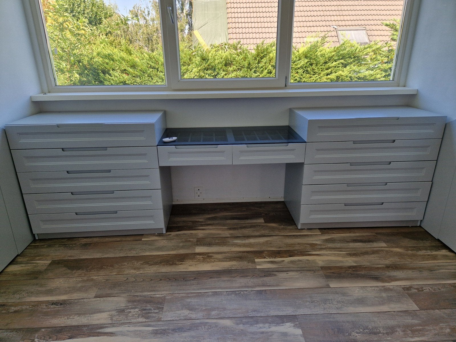 Ladekasten met bureau en glazen blad, Huis en Inrichting, Kasten | Ladekasten, Ophalen, 5 laden of meer, Zo goed als nieuw, 200 cm of meer