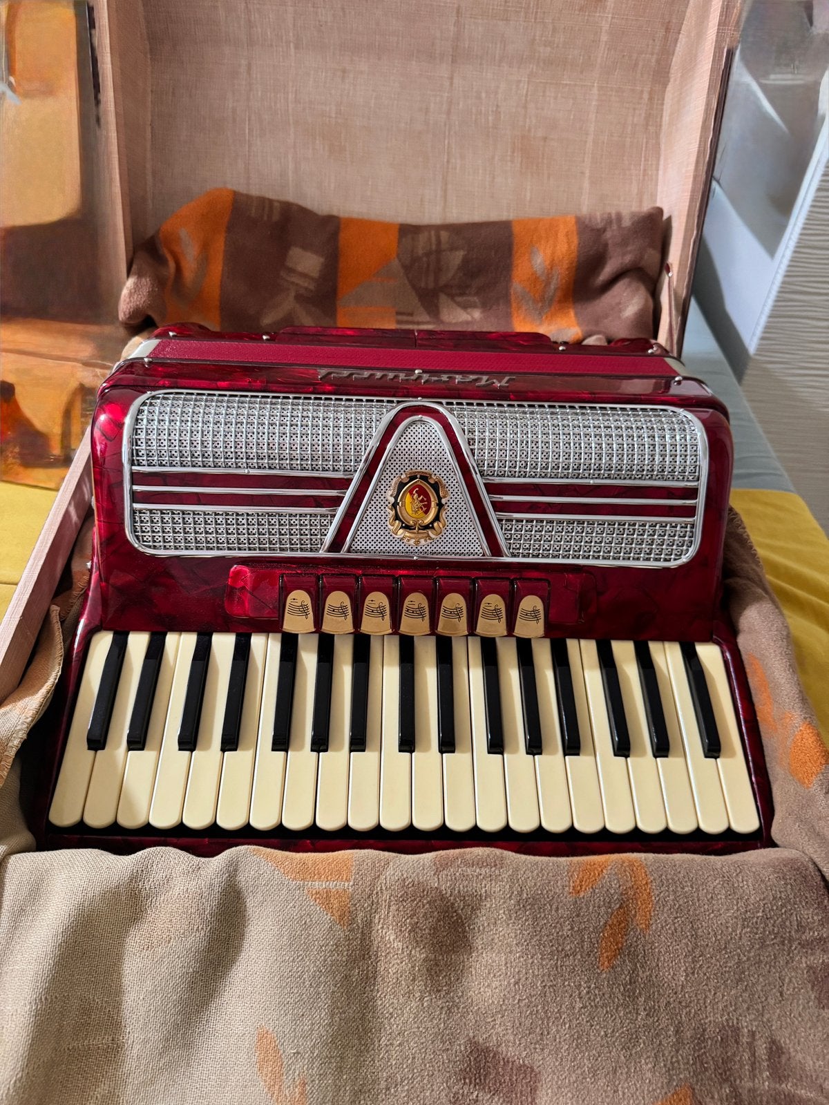 Marinucci rode parelmoerkleurige accordeon., Ophalen, Met koffer, Zo goed als nieuw, Knopaccordeon