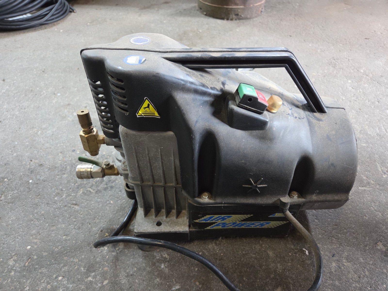 Kinzo Air Power Compressor 0-8 bar, 1100W, Doe-het-zelf en Verbouw, Compressors, Ophalen, Gebruikt, 6 tot 10 bar, Minder dan 200 liter/min