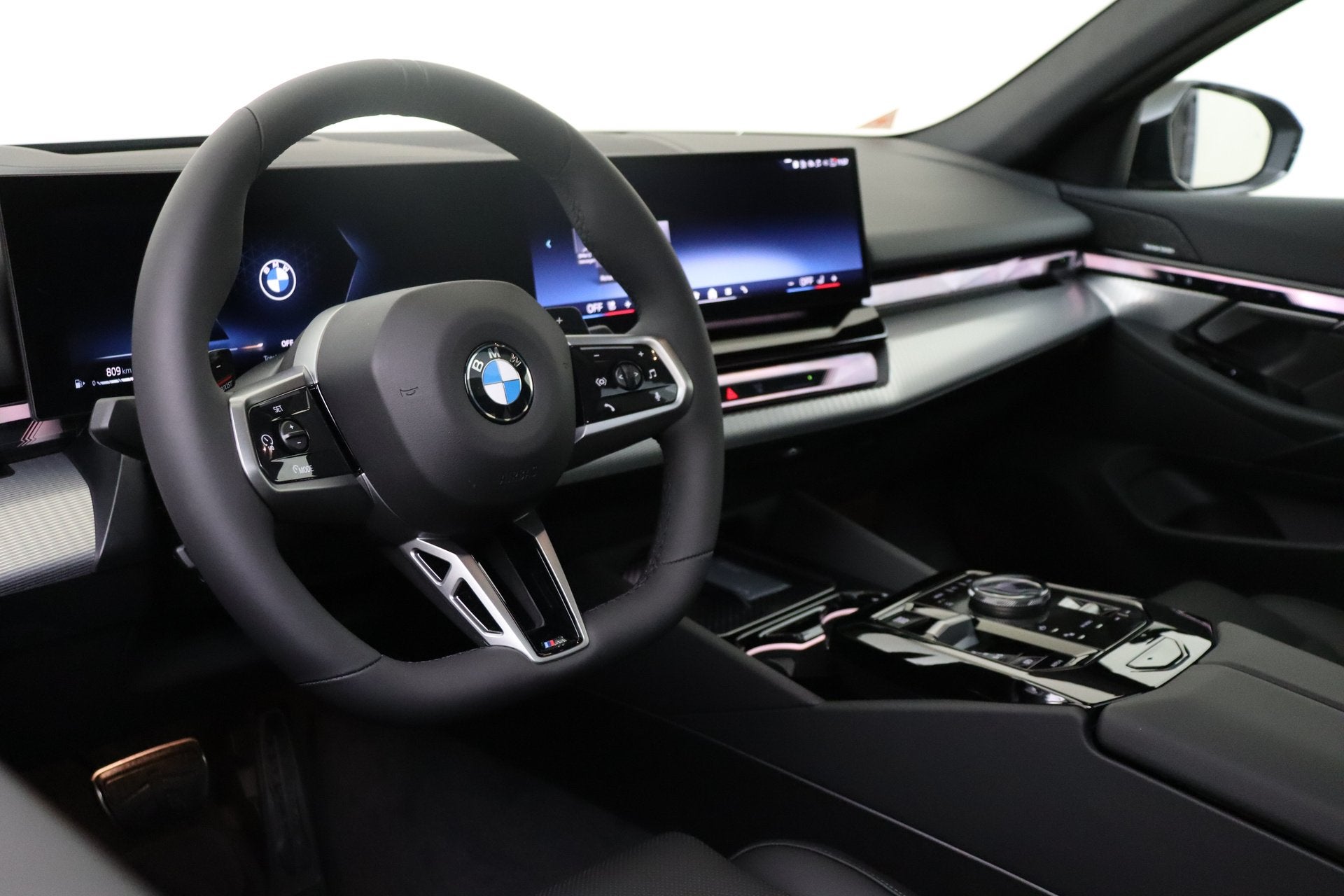 BMW 5 Serie 520i M Sport Automaat / Trekhaak / Panoramadak /, Achterwielaandrijving, Zwart, Bedrijf, Sedan