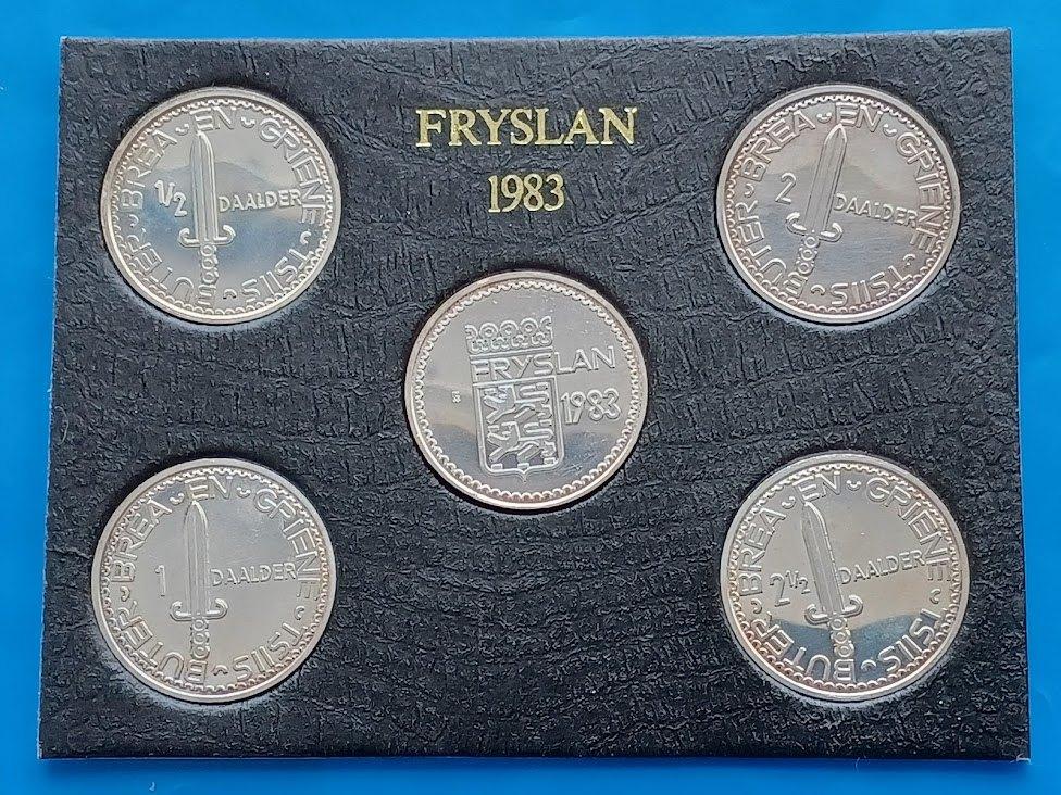 Fryslan 1983 - Set van 5 penningen en 6 bankbiljetten, Verzenden, Overige materialen, Nederland