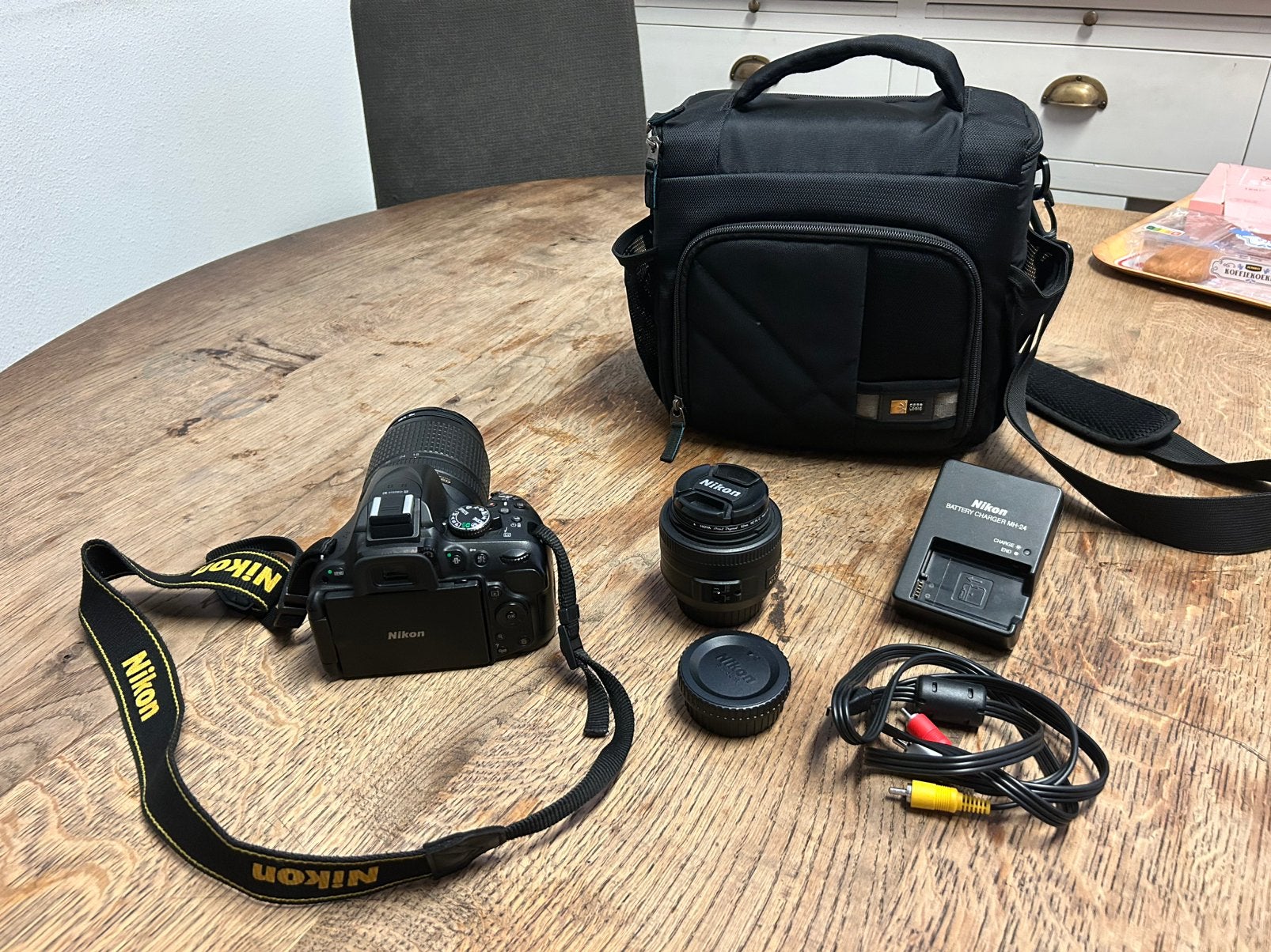 NIKON D5200 MET 2 LENZEN EN ACCESOIRES, Ophalen, Spiegelreflex, Zo goed als nieuw, Lensdop