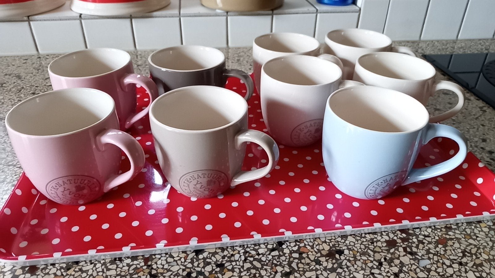 servies mokken Yvon Natuurlijk 9x, Ophalen of Verzenden, Aardewerk, Overige stijlen, Kop(pen) en/of Schotel(s)