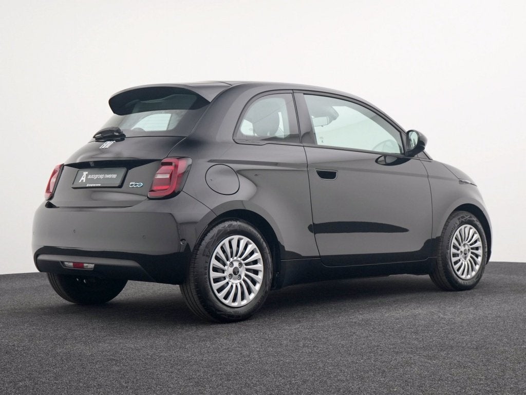 Fiat 500 Urban 42 kWh | Rij iconisch voor slechts 379 per ma, Gebruikt, 4 stoelen, Zwart, 320 km