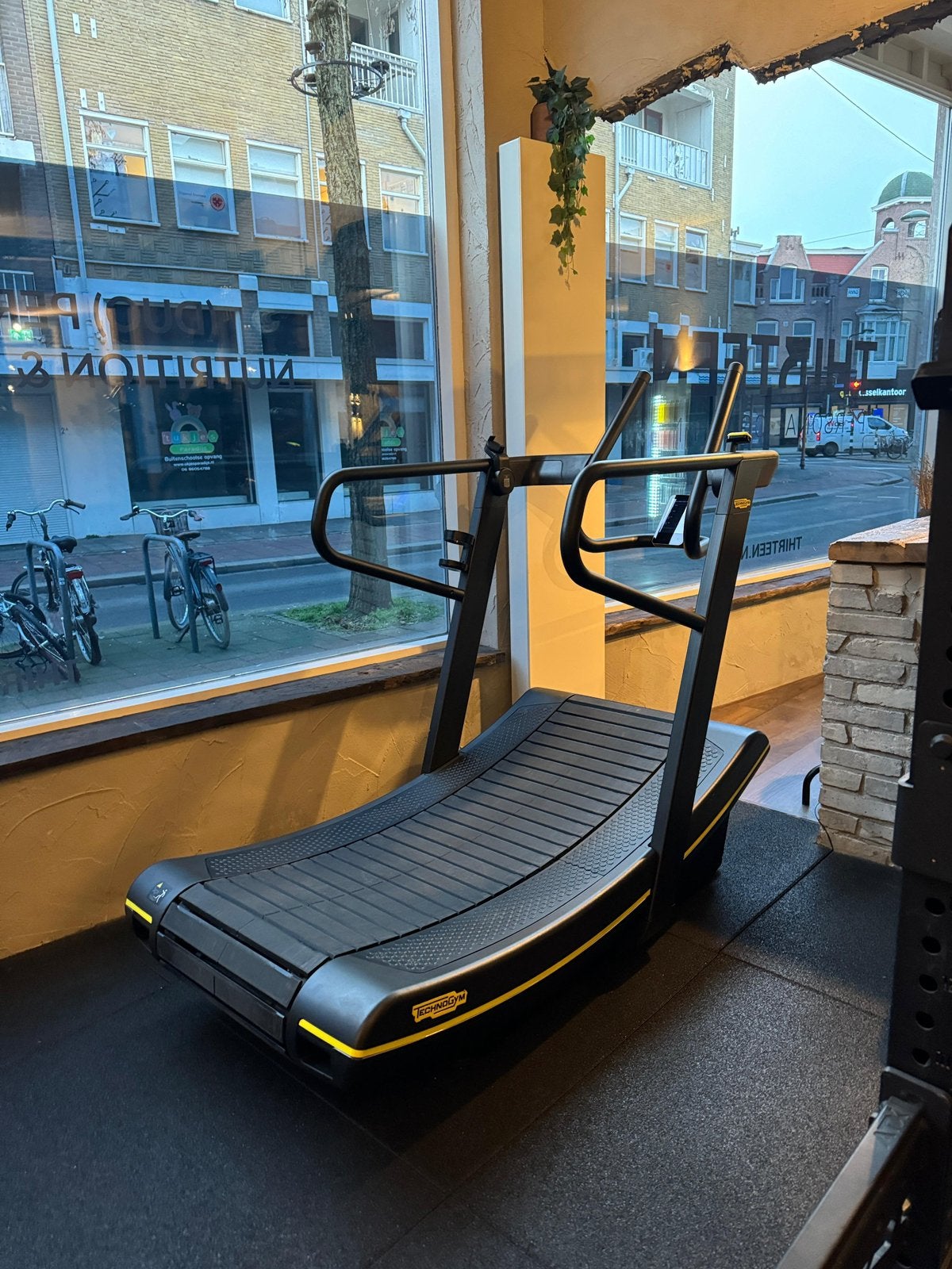 Technogym Skillmill Connect - Curved Treadmill - Black, Sport en Fitness, Ophalen, Zo goed als nieuw, Overige typen