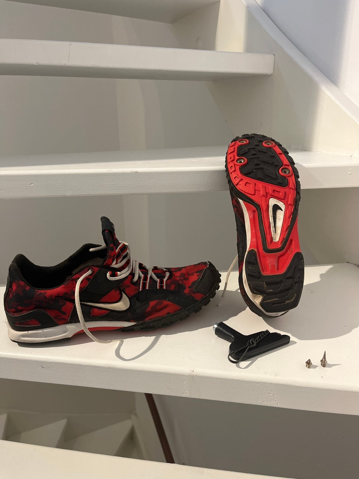 Nike Spikes maat 42,5 - Gebruikt, met lange en korte spikes, Ophalen, Gebruikt, Nike, Spikes