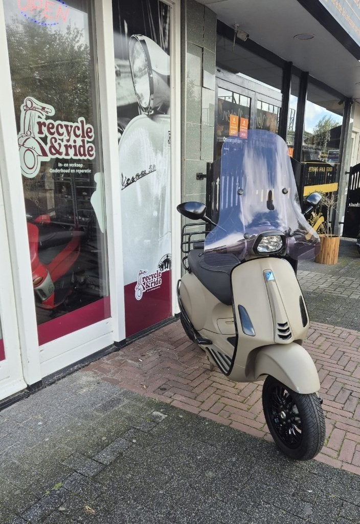 Vespa Sprint 45 km/u - Mat Zandkleur - 2018