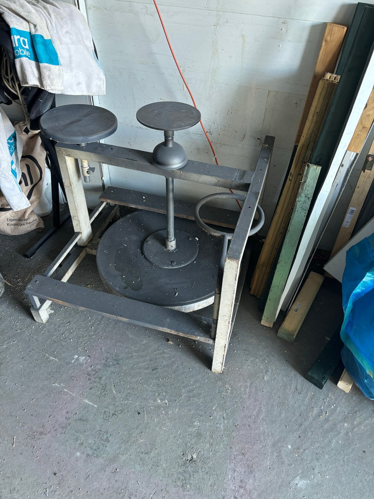 Pottenbakkers tafel met draaischijf en zitje, Ophalen, Gebruikt