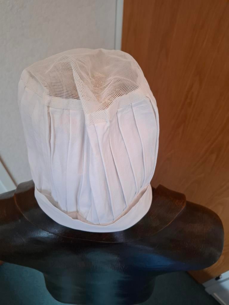 Koksmuts, Ophalen of Verzenden, Zo goed als nieuw, Maat 38/40 (M), Zwart