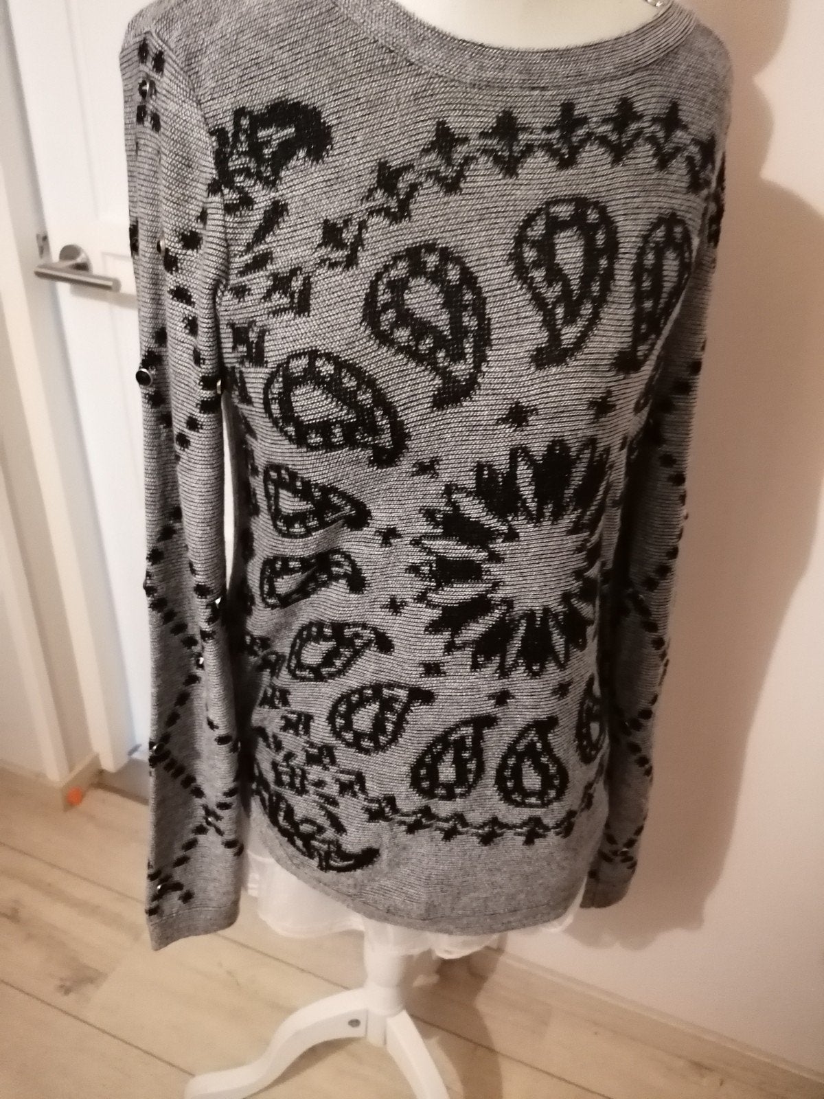 Desigual trui maat M - Grijs met zwart patroon, Kleding | Dames, Truien en Vesten, Maat 38/40 (M), Verzenden, Zo goed als nieuw