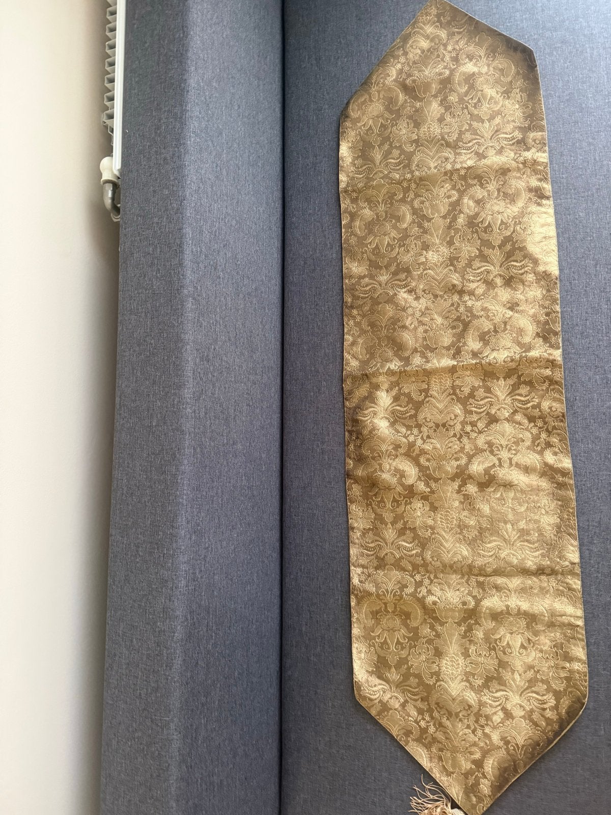 Luxe Gevoerde Tafelloper - 150 cm - Goudkleurig, Huis en Inrichting, Goud, Ophalen of Verzenden, Zo goed als nieuw, Tafelloper